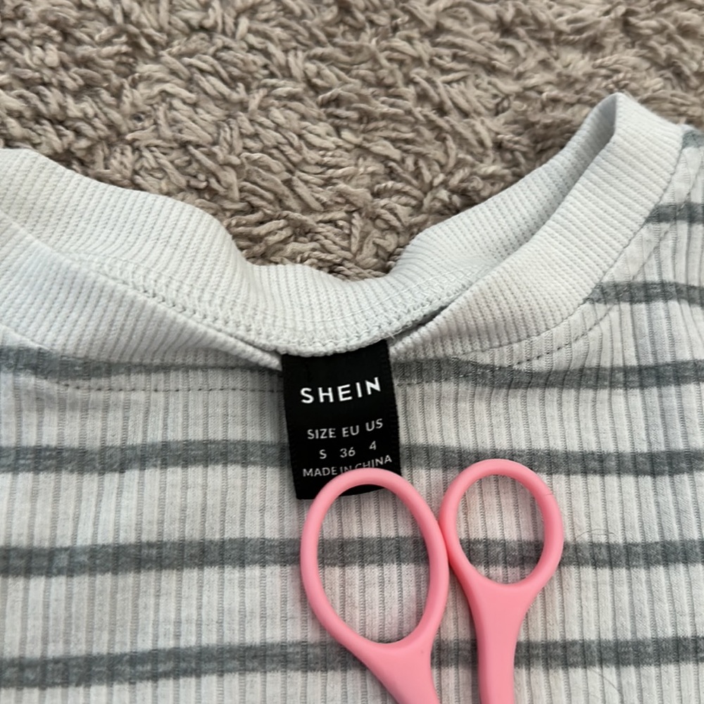 Basic Striped Crop-Top - Picture 2 of 3